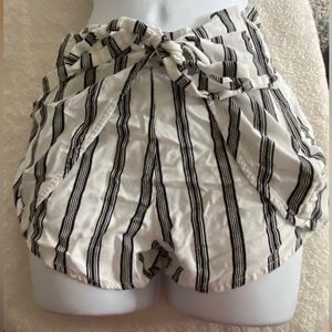 Kendall and Kylie shirts with wrap L Hard to photograph